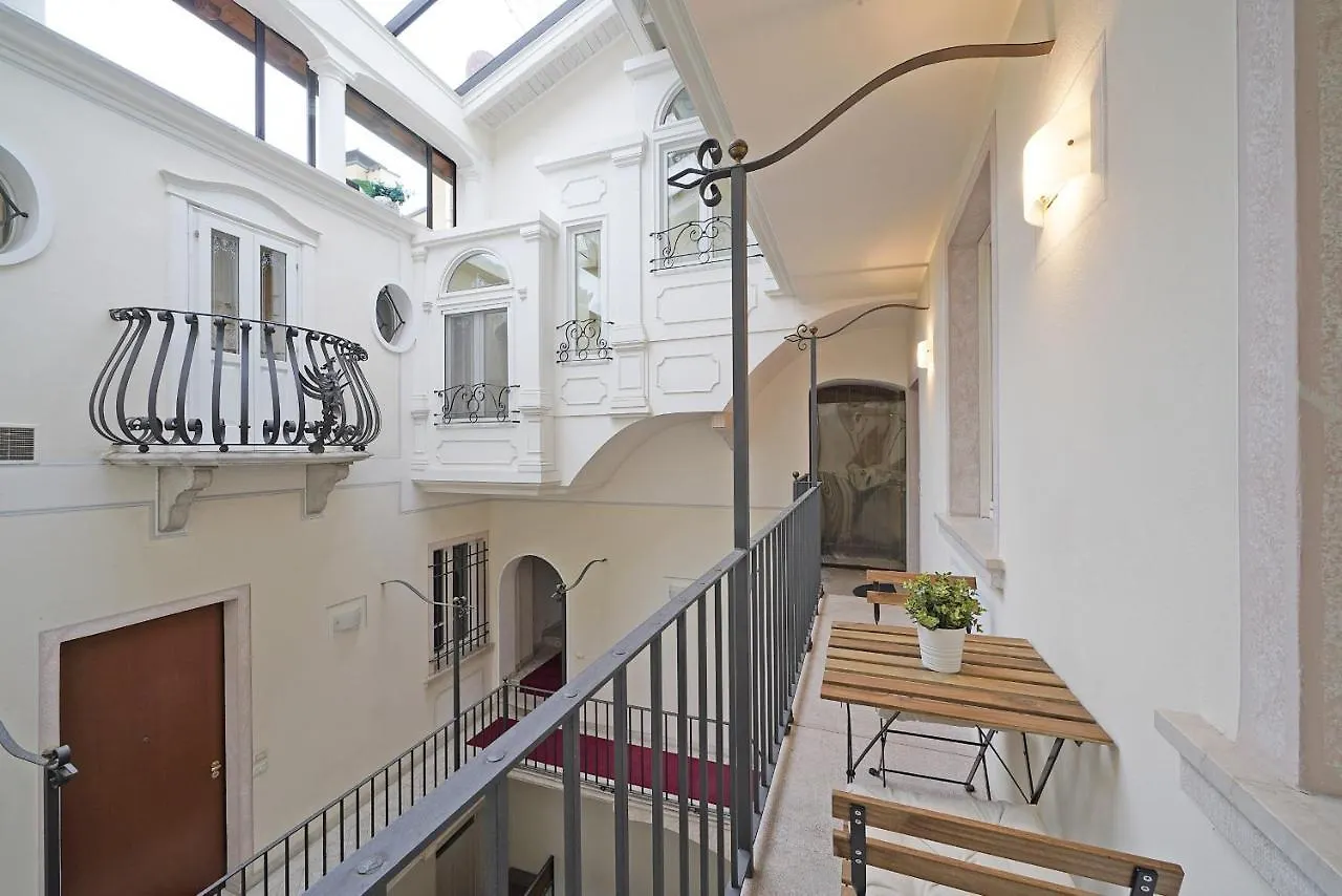 Downtown Apartment - Gardagate Salò