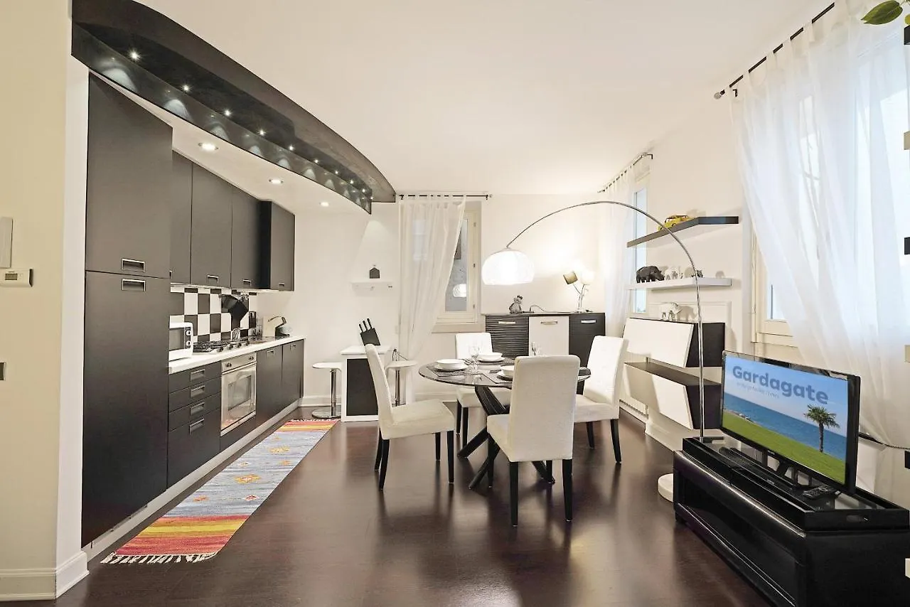 Downtown Apartment - Gardagate Salò