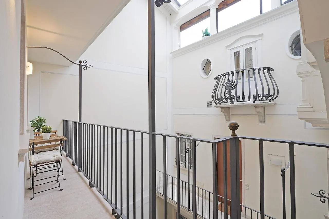 Downtown Apartment - Gardagate Salo 0*,