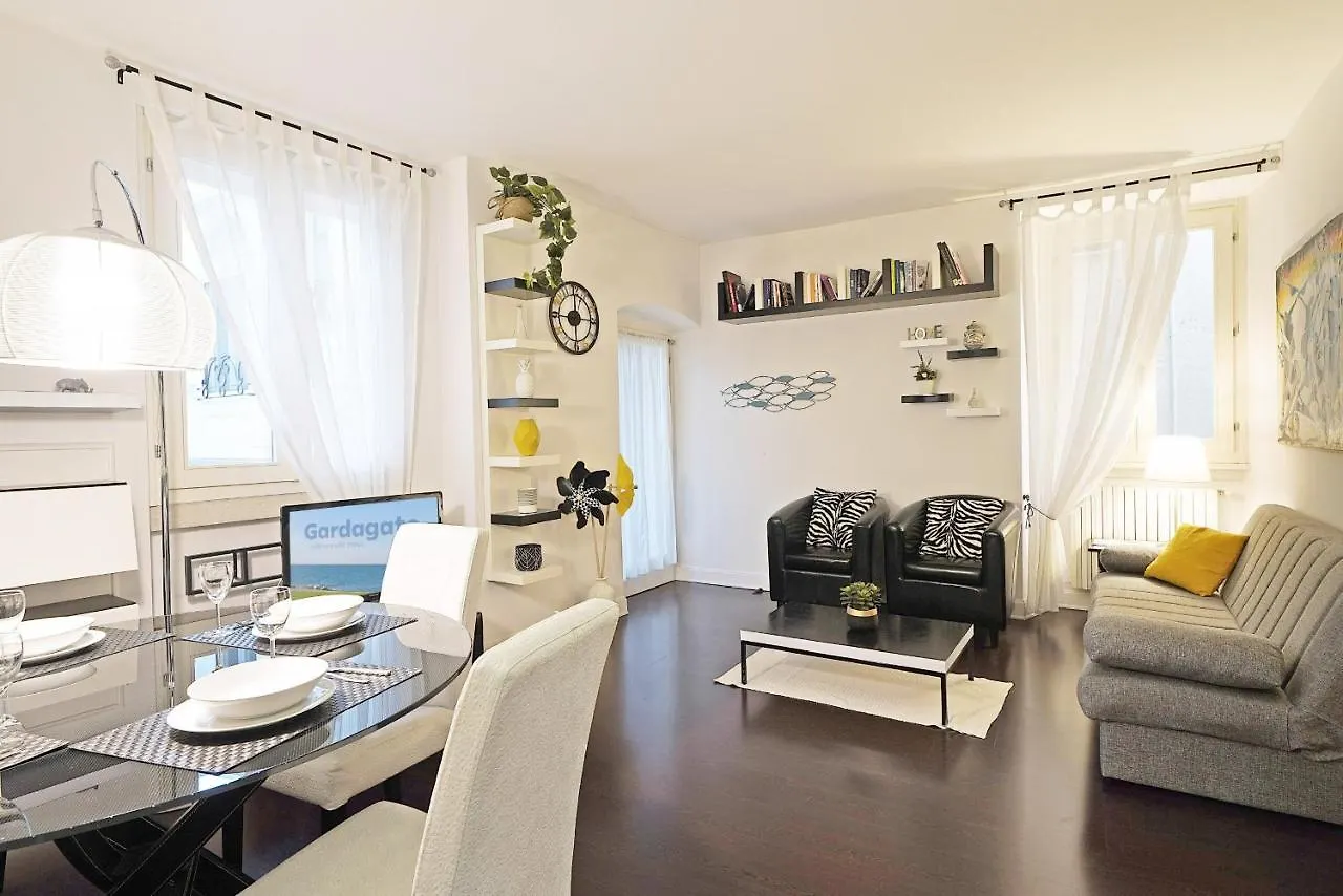 Downtown Apartment - Gardagate Salo 0*,