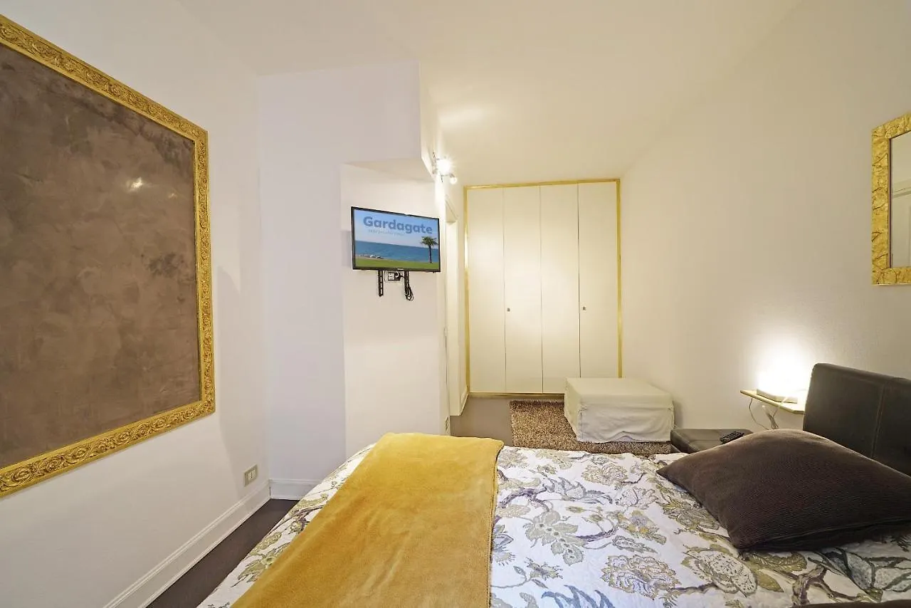 Downtown Apartment - Gardagate Salò 0*,