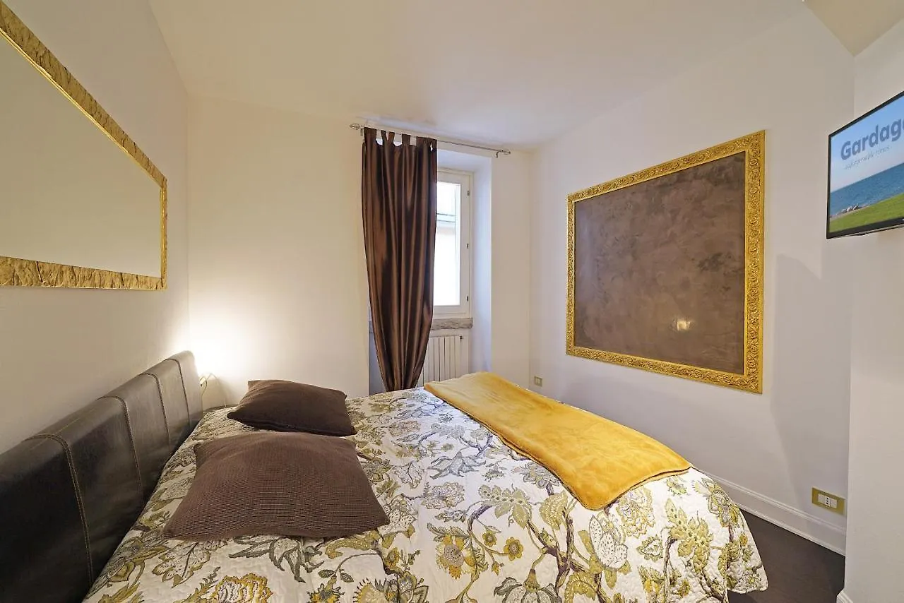 Downtown Apartment - Gardagate Salo Italy