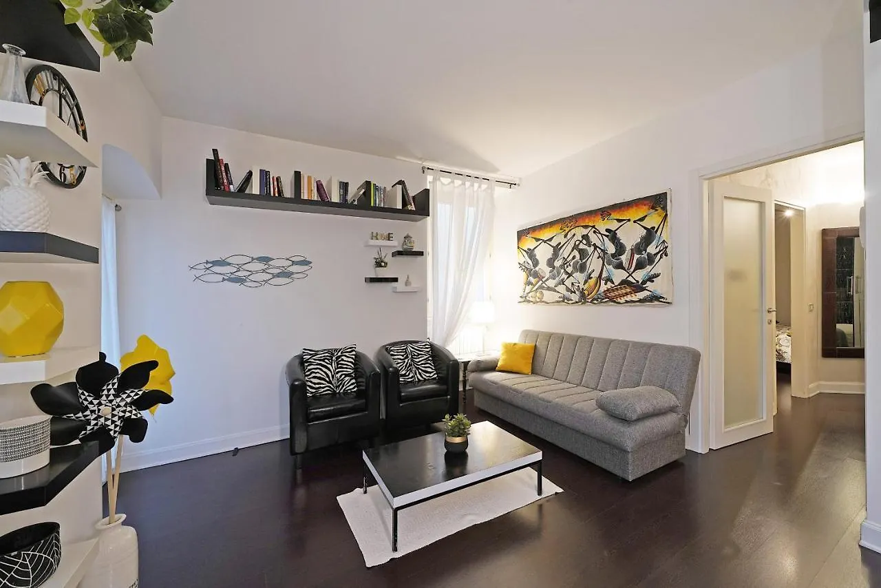 Downtown Apartment - Gardagate Salo Italy
